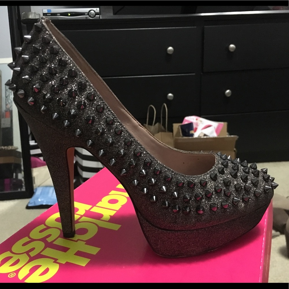 Vince Camuto Heels